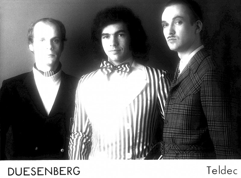 Erste Autogrammkarte der Band